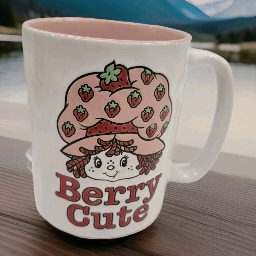 NEW!‎ Strawberry Shortcake BERRY CUTE Vintage Style Ceramic Coffee Tea Mug 17 Oz